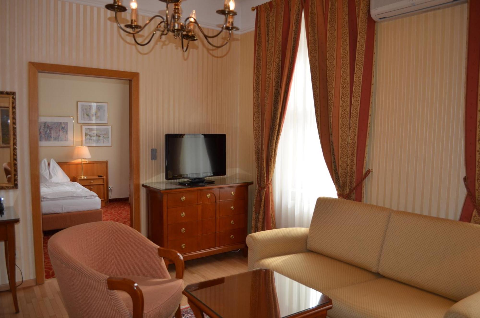 Hotel Jaeger - Family Tradition Since 1911 Виена Стая снимка
